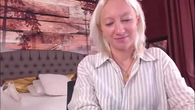 Image 4 of natalie_bitton Stream on Chaturbate on 1 month ago