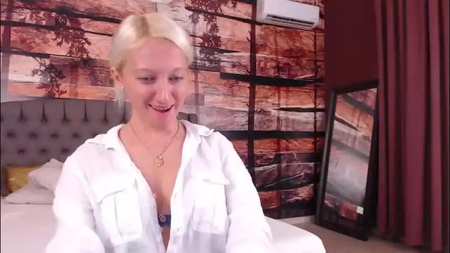 Image 4 of natalie_bitton Stream on Chaturbate on 1 month ago