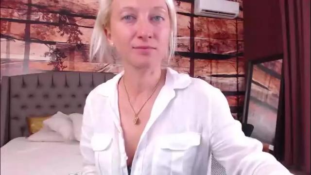 Image 8 of natalie_bitton Stream on Chaturbate on 1 month ago