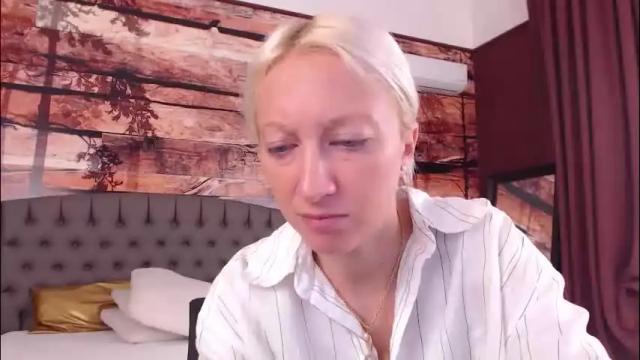 Image 10 of natalie_bitton Stream on Chaturbate on 1 month ago