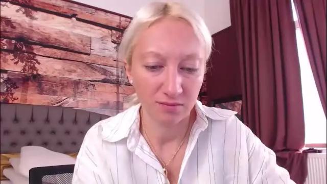 Image 11 of natalie_bitton Stream on Chaturbate on 1 month ago