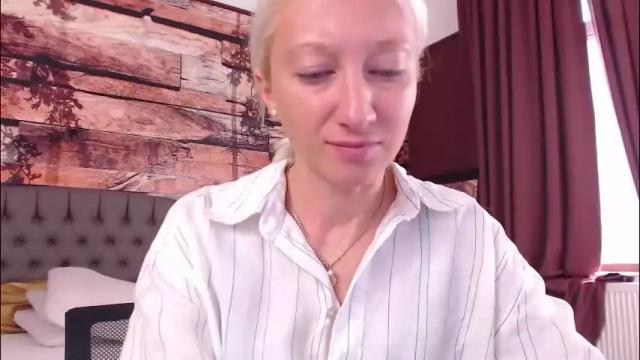 Image 12 of natalie_bitton Stream on Chaturbate on 1 month ago