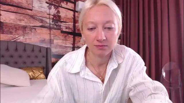 Image 2 of natalie_bitton Stream on Chaturbate on 1 month ago