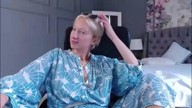 Image 10 of natalie_bitton Stream on Chaturbate on 1 month ago