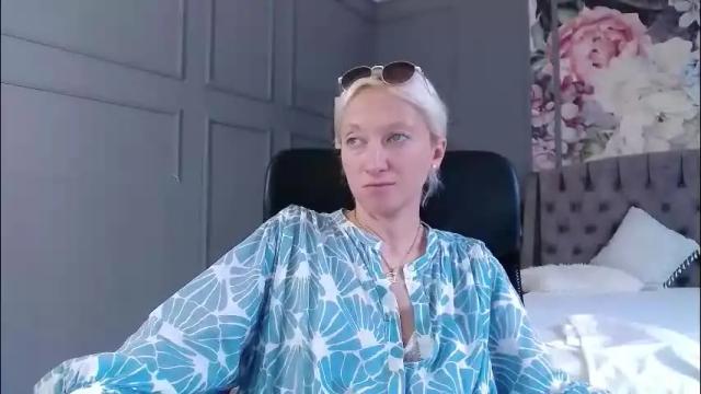 Image 12 of natalie_bitton Stream on Chaturbate on 1 month ago