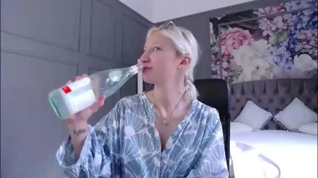 Image 2 of natalie_bitton Stream on Chaturbate on 1 month ago