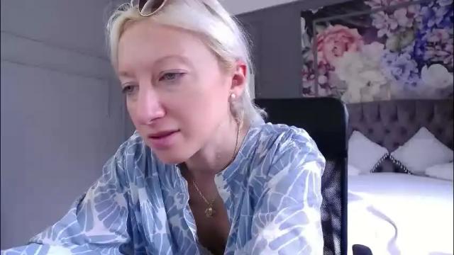 Image 3 of natalie_bitton Stream on Chaturbate on 1 month ago