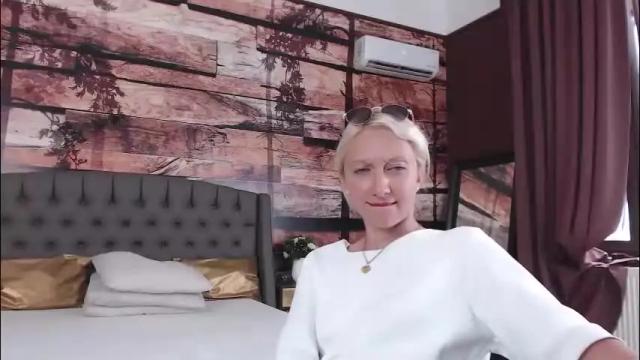 Image 12 of natalie_bitton Stream on Chaturbate on 1 month ago