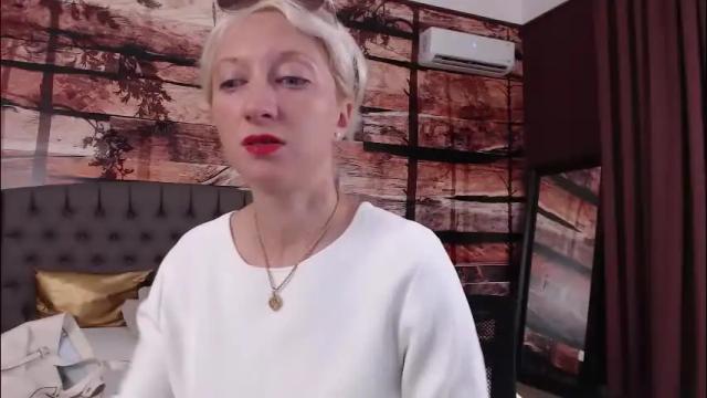 Image 4 of natalie_bitton Stream on Chaturbate on 1 month ago