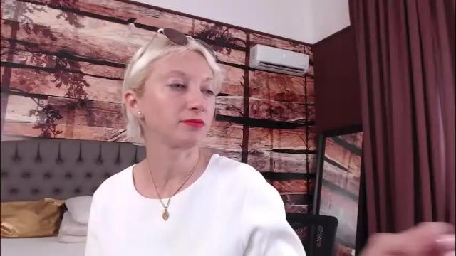 Image 6 of natalie_bitton Stream on Chaturbate on 1 month ago