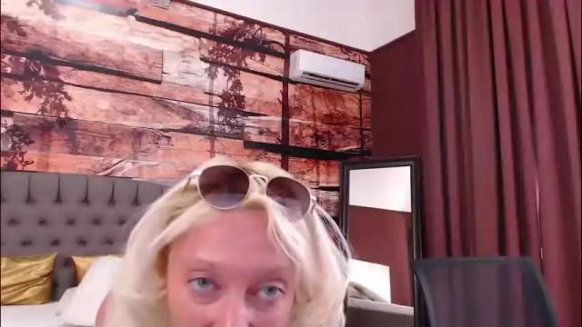 Image 12 of natalie_bitton Stream on Chaturbate on 1 month ago