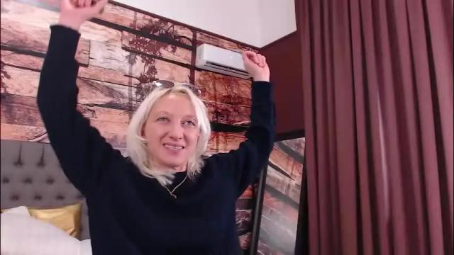 Image 10 of natalie_bitton Stream on Chaturbate on 28 days ago