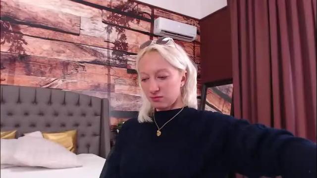 Image 2 of natalie_bitton Stream on Chaturbate on 28 days ago