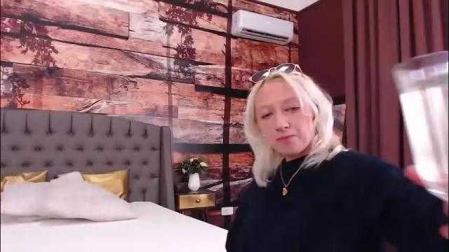 Image 7 of natalie_bitton Stream on Chaturbate on 28 days ago