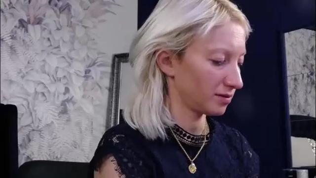 Image 12 of natalie_bitton Stream on Chaturbate on 4 days ago