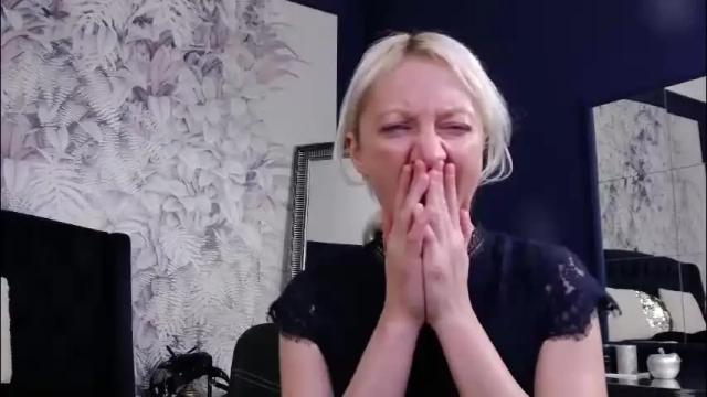 Image 2 of natalie_bitton Stream on Chaturbate on 4 days ago