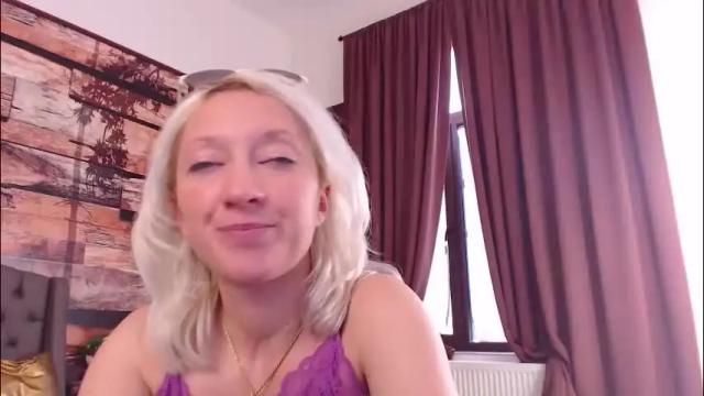 Image 4 of natalie_bitton Stream on Chaturbate on 3 days ago