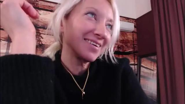 Image 4 of natalie_bitton Stream on Chaturbate on 2 days ago