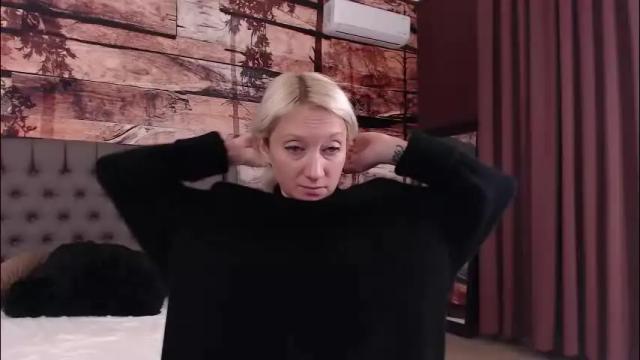 Image 6 of natalie_bitton Stream on Chaturbate on 2 days ago