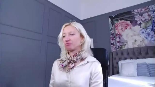 Image 10 of natalie_bitton Stream on Chaturbate on 19 hours ago