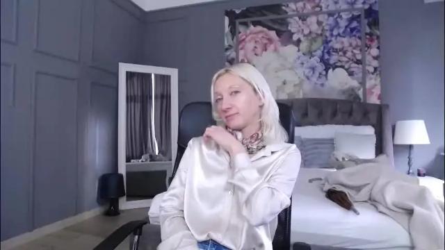 Image 2 of natalie_bitton Stream on Chaturbate on 19 hours ago