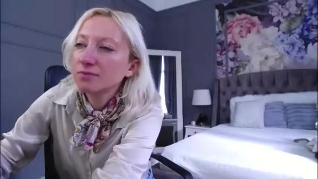 Image 4 of natalie_bitton Stream on Chaturbate on 19 hours ago