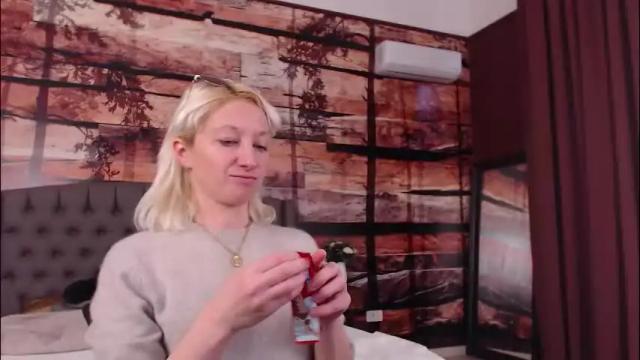 Image 4 of natalie_bitton Stream on Chaturbate on 6 days ago