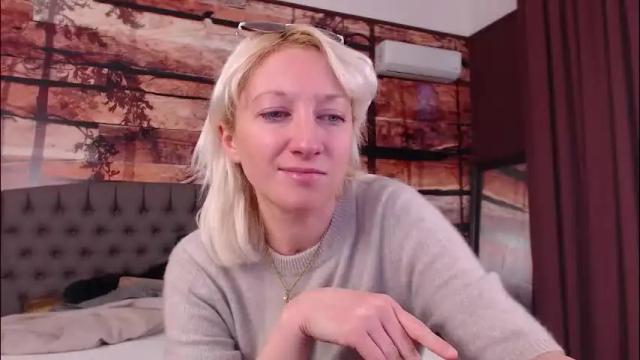 Image 6 of natalie_bitton Stream on Chaturbate on 6 days ago