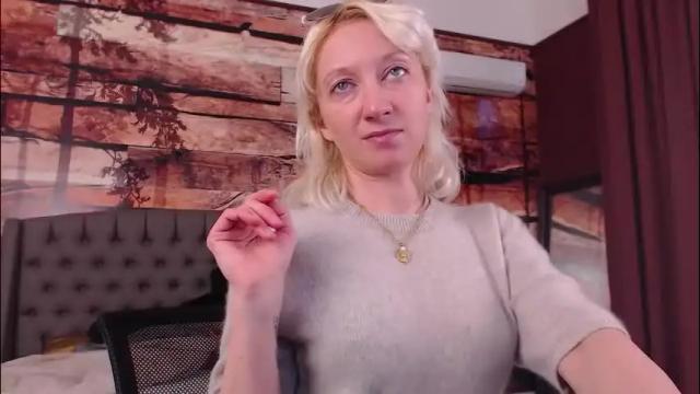 Image 7 of natalie_bitton Stream on Chaturbate on 6 days ago