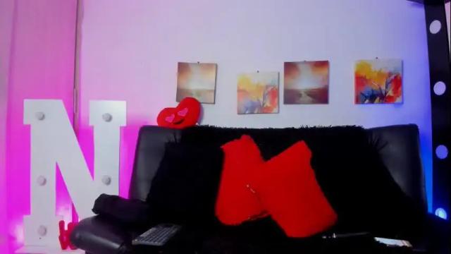 Image 2 of natalie_collins12 Stream on Chaturbate on 1 month ago