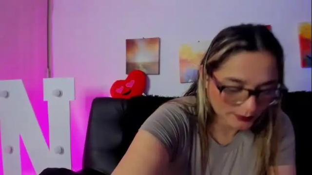 Image 4 of natalie_collins12 Stream on Chaturbate on 1 month ago