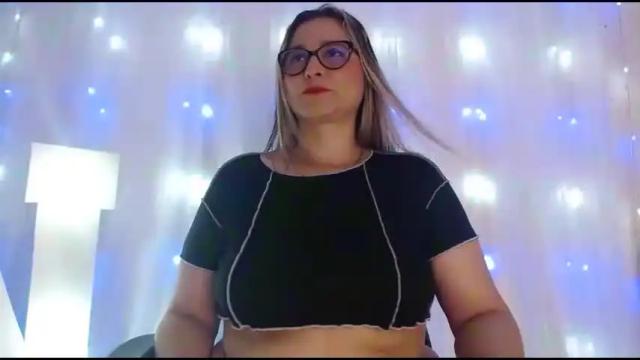 Image 2 of natalie_collins12 Stream on Chaturbate on 1 month ago