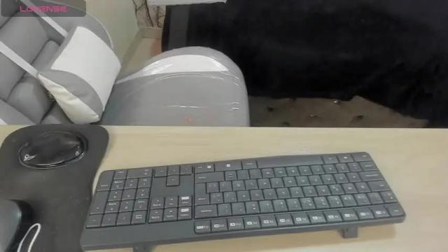 Image 2 of natalie_moree Stream on Chaturbate on 14 months ago