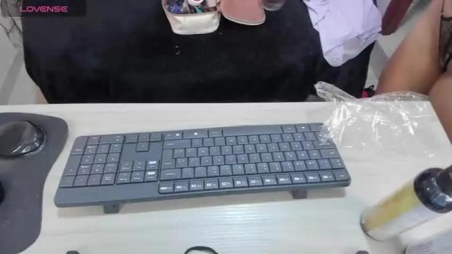 Image 3 of natalie_moree Stream on Chaturbate on 14 months ago