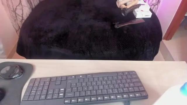 Image 2 of natalie_moree Stream on Chaturbate on 13 months ago