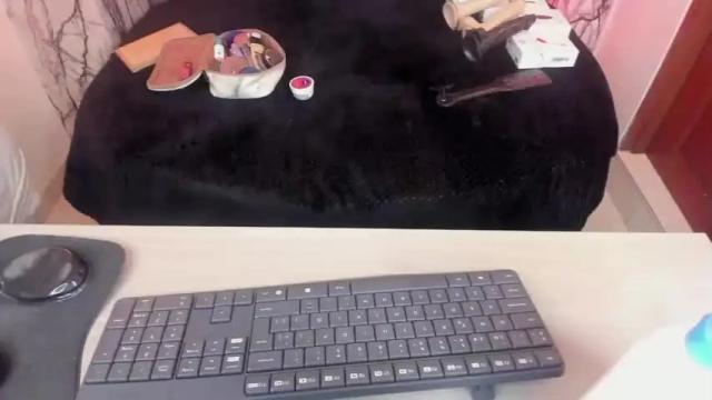 Image 3 of natalie_moree Stream on Chaturbate on 13 months ago