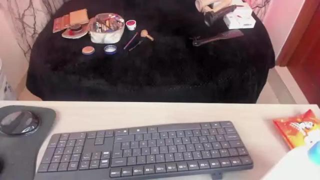 Image 6 of natalie_moree Stream on Chaturbate on 13 months ago