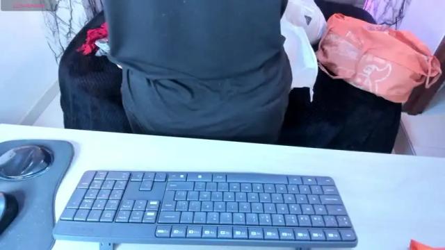 Image 2 of natalie_moree Stream on Chaturbate on 13 months ago