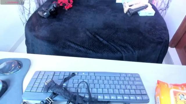 Image 3 of natalie_moree Stream on Chaturbate on 13 months ago