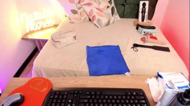 Image 2 of natalie_moree Stream on Chaturbate on 1 month ago