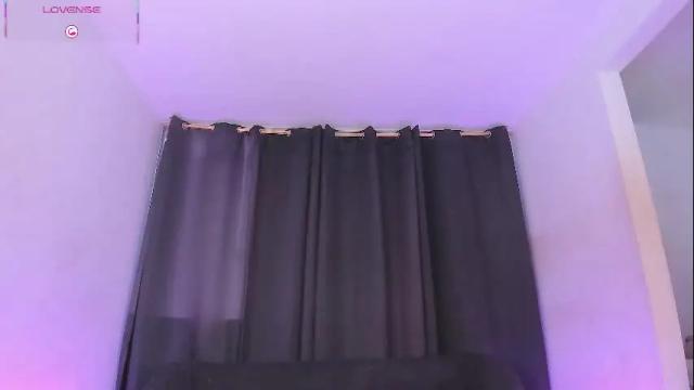 Image 3 of natalie_paris Stream on Chaturbate on 2 months ago