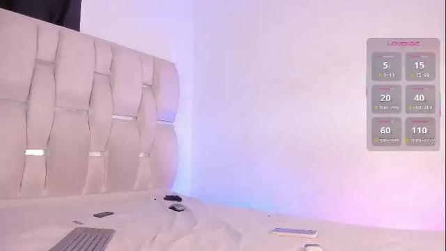 Image 2 of natalie_paris Stream on Chaturbate on 1 month ago