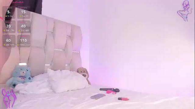 Image 2 of natalie_paris Stream on Chaturbate on 1 month ago