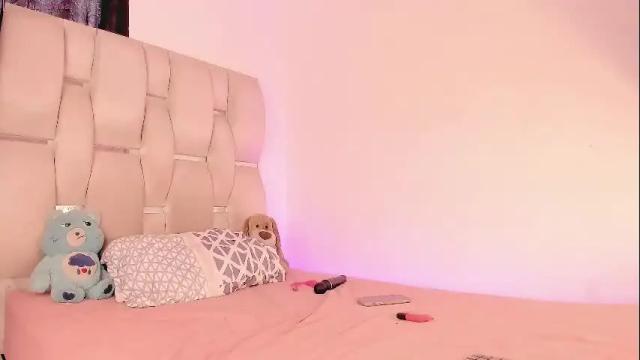 Image 2 of natalie_paris Stream on Chaturbate on 1 month ago
