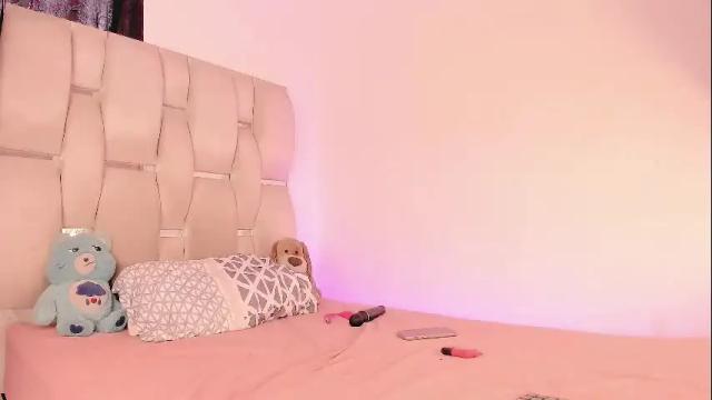 Image 3 of natalie_paris Stream on Chaturbate on 1 month ago