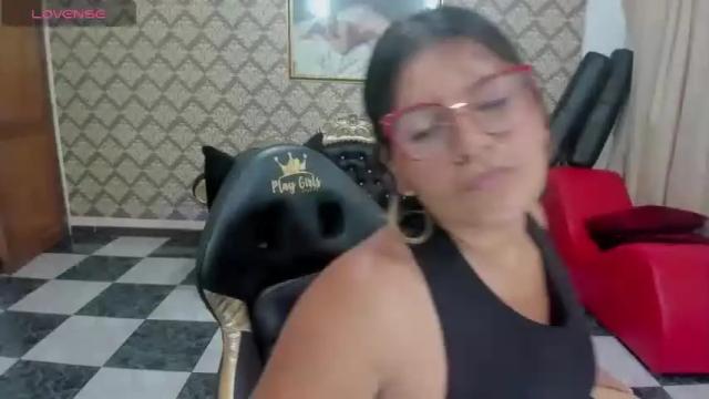 Image 2 of nataly_horny_milf Stream on Chaturbate on 13 months ago