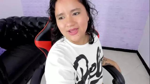 Image 3 of natasha_adams22 Stream on Chaturbate on 12 days ago