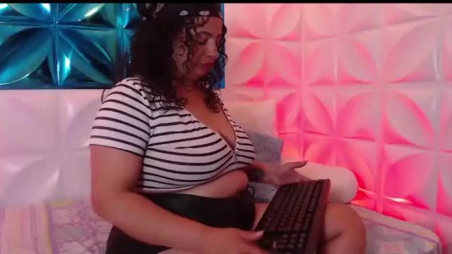 Image 3 of natasha_fox26 Stream on Chaturbate on 19 months ago