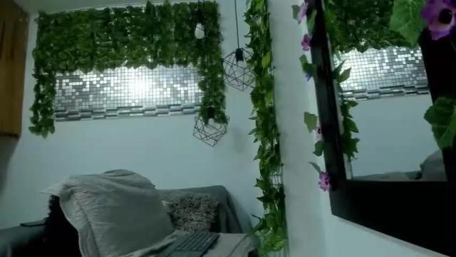 Image 2 of natasha_smith00 Stream on Chaturbate on 21 months ago