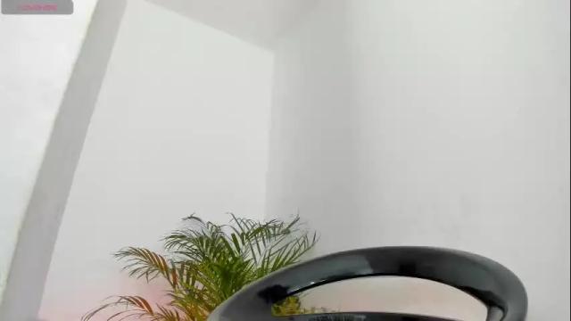 Image 4 of nathalia_isazax Stream on Chaturbate on 27 days ago